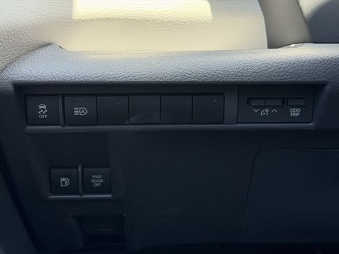Used 2024 Toyota Sienna LE w/ LE Plus Package FWD image 22