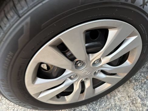 Certified 2021 Kia Soul LX FWD image 11