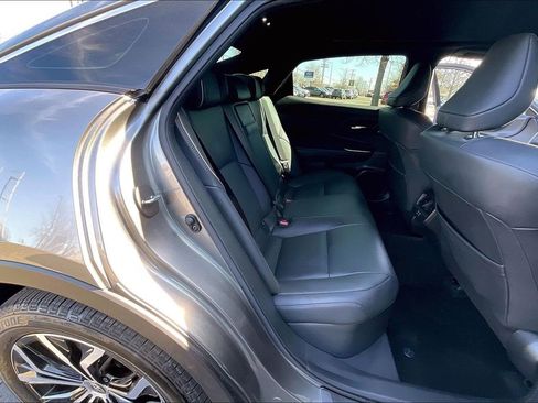 Used 2023 Toyota Crown Limited image 30