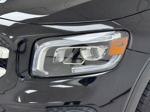 Used 2022 Mercedes-Benz GLB 250 GLB 250 w/ Premium Package Lite image 31