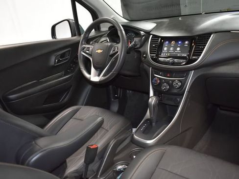 Certified 2022 Chevrolet Trax LT w/ LT Convenience Package FWD image 26
