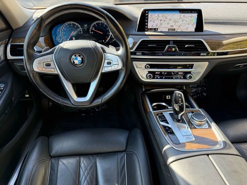 Used 2018 BMW 750i xDrive image 12