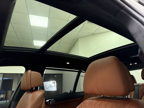 Used 2024 BMW X7 xDrive40i w/ M Sport Package AWD/4WD image 15