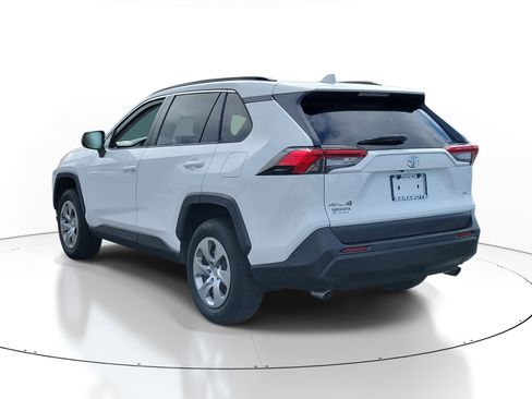 Used 2019 Toyota RAV4 LE image 4