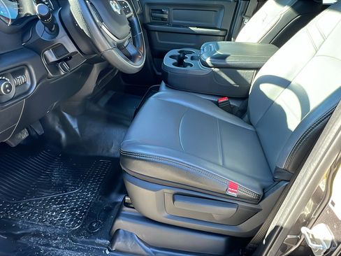 Used 2024 RAM 3500 Tradesman w/ Chrome Appearance Group image 18