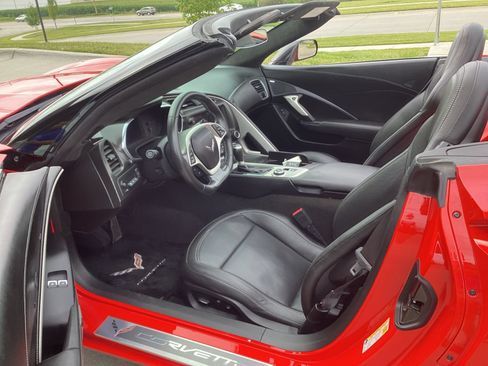 Used 2016 Chevrolet Corvette Stingray Convertible w/ 3LT Preferred Equipment Group RWD image 5