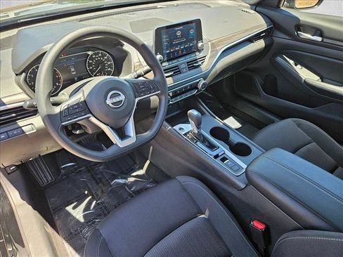 Used 2025 Nissan Altima 2.5 SV AWD/4WD image 12