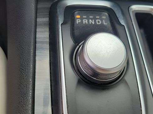 Used 2018 Chrysler 300 Touring L AWD/4WD image 9