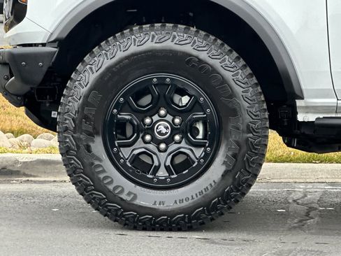 Used 2024 Ford Bronco Wildtrak image 27