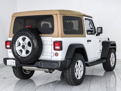 Used 2019 Jeep Wrangler Sport AWD/4WD image 6