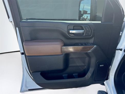 Used 2021 Chevrolet Silverado 3500 High Country image 9