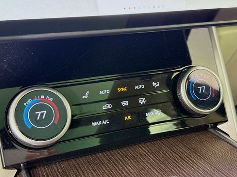 Used 2023 Land Rover Range Rover SE image 16