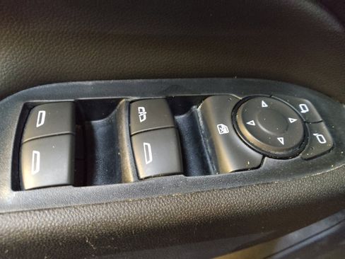 Used 2018 Chevrolet Equinox LT image 27