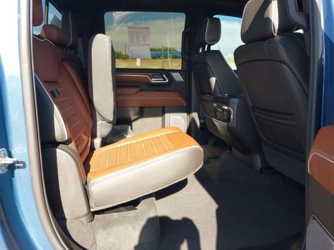 Used 2026 GMC Sierra 3500 Denali Ultimate w/ LPO, Black Badging Package AWD/4WD image 9