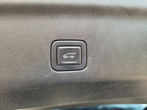 Used 2021 GMC Yukon SLT w/ Rear Media and Nav Package image 13