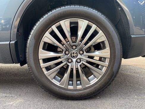 Used 2021 Toyota Venza Limited w/ Advanced Technology Package image 32