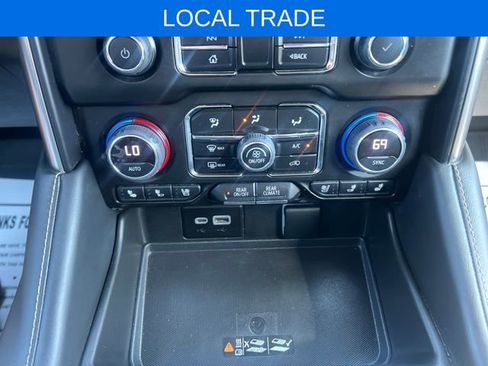 Used 2023 Chevrolet Suburban Premier AWD/4WD image 34