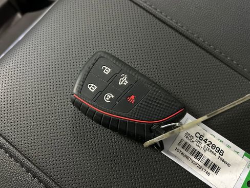 Used 2025 GMC Sierra 2500 SLT w/ SLT Premium Package image 22