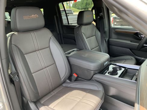 New 2025 Chevrolet Suburban High Country image 24