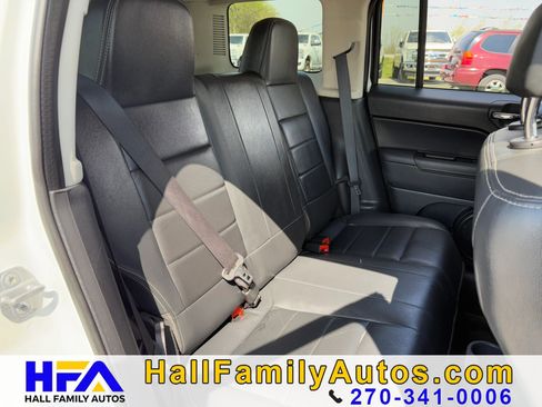 Used 2015 Jeep Patriot High Altitude FWD image 17