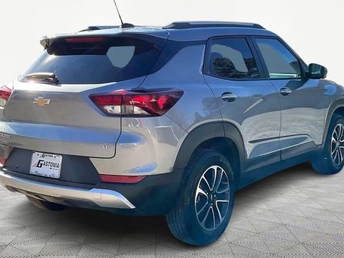 Used 2024 Chevrolet TrailBlazer LT w/ LT Cold Weather Package image 5