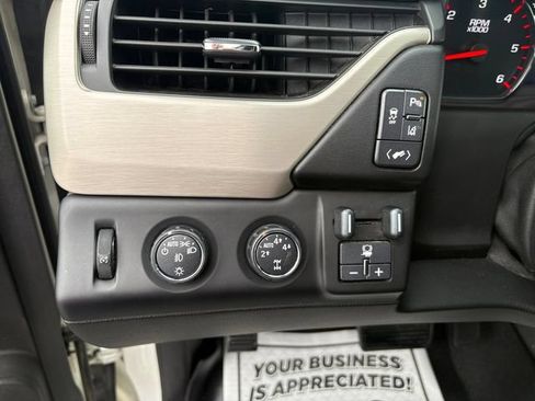 Used 2015 GMC Yukon Denali w/ Open Road Package AWD/4WD image 22