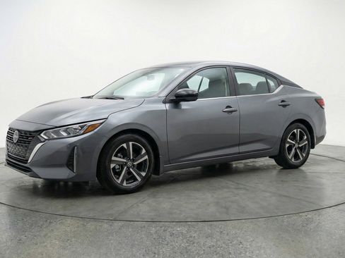 Used 2025 Nissan Sentra SV image 3