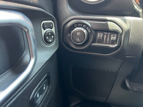 Used 2020 Jeep Gladiator Overland AWD/4WD image 22
