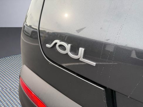 Used 2022 Kia Soul LX FWD image 6