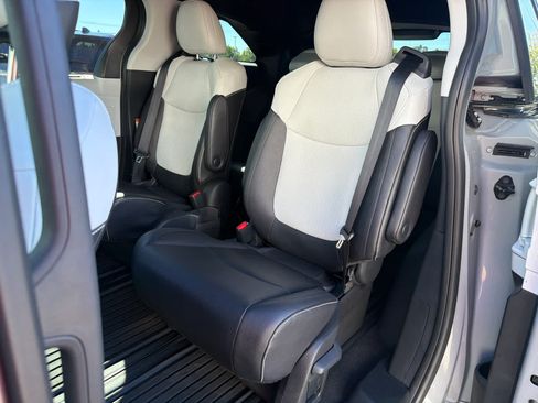 Used 2026 Toyota Sienna XSE AWD/4WD image 28
