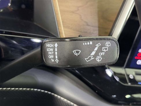 Used 2024 Volkswagen Atlas SE image 24