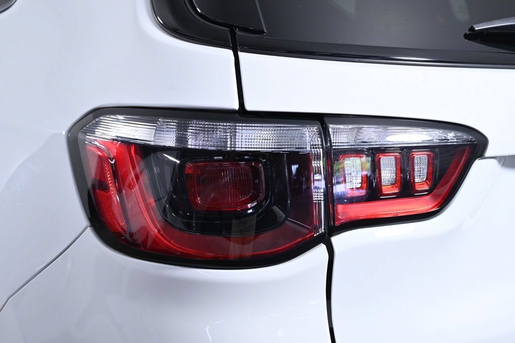 Used 2022 Jeep Compass Latitude FWD image 9