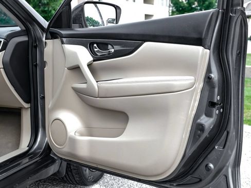 Used 2014 Nissan Rogue SL FWD image 38