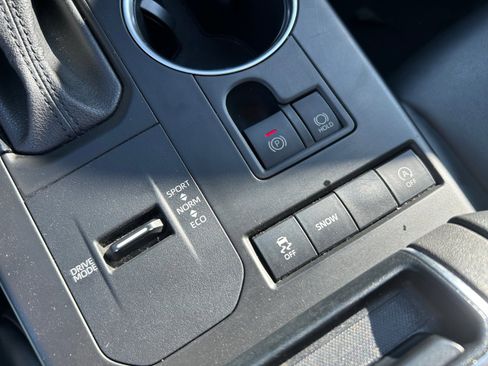 Used 2022 Toyota Highlander XLE image 24