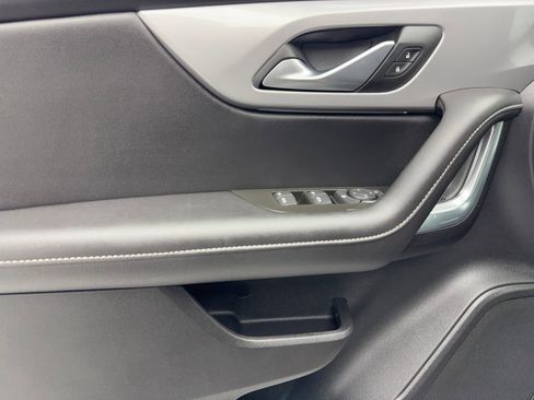 Used 2025 Chevrolet Blazer LT image 36