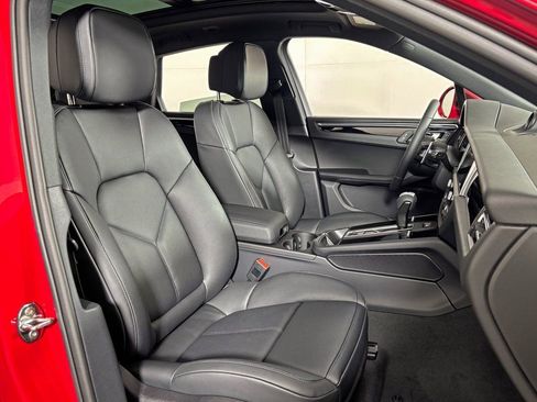 Certified 2026 Porsche Macan AWD/4WD image 37