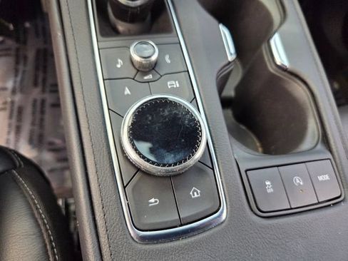 Used 2024 Cadillac XT4 Premium Luxury FWD image 23