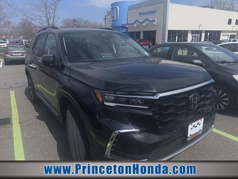 Used 2023 Honda Pilot Elite image 1