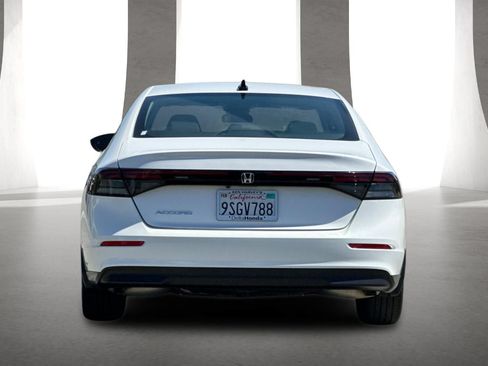 Certified 2025 Honda Accord SE image 5