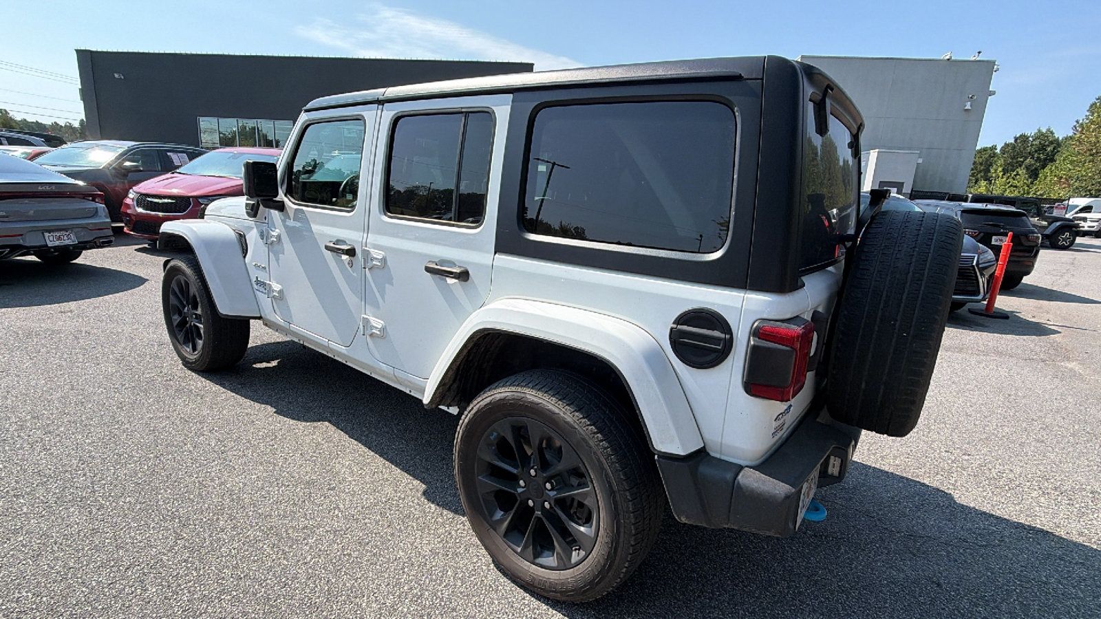 Used 2023 Jeep Wrangler Unlimited Sahara AWD/4WD image 10