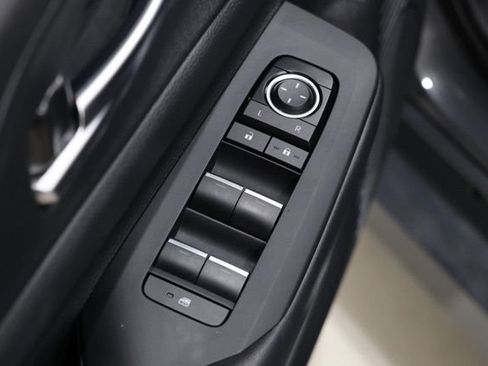 Used 2024 Toyota Prius Prime FWD image 19