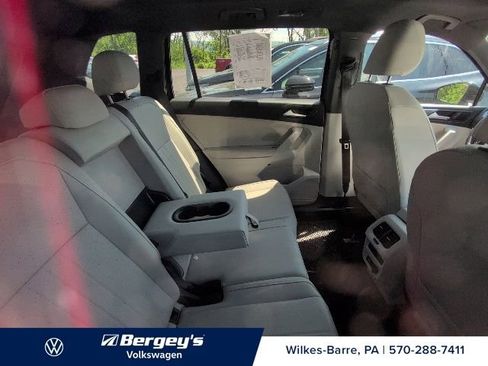 Certified 2024 Volkswagen Tiguan SE R-Line AWD/4WD image 9