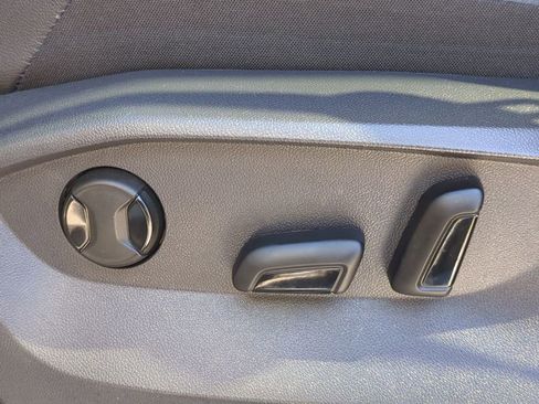 Used 2024 Volkswagen Tiguan SE image 20