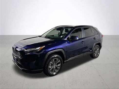 Used 2023 Toyota RAV4 XLE Premium image 2