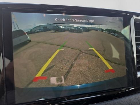 Used 2023 Chrysler Pacifica Touring-L FWD image 28