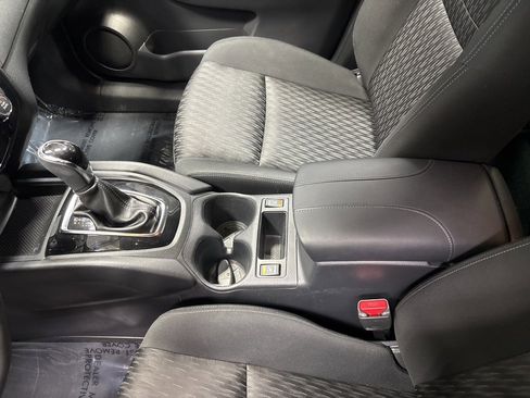 Used 2018 Nissan Rogue SV image 21