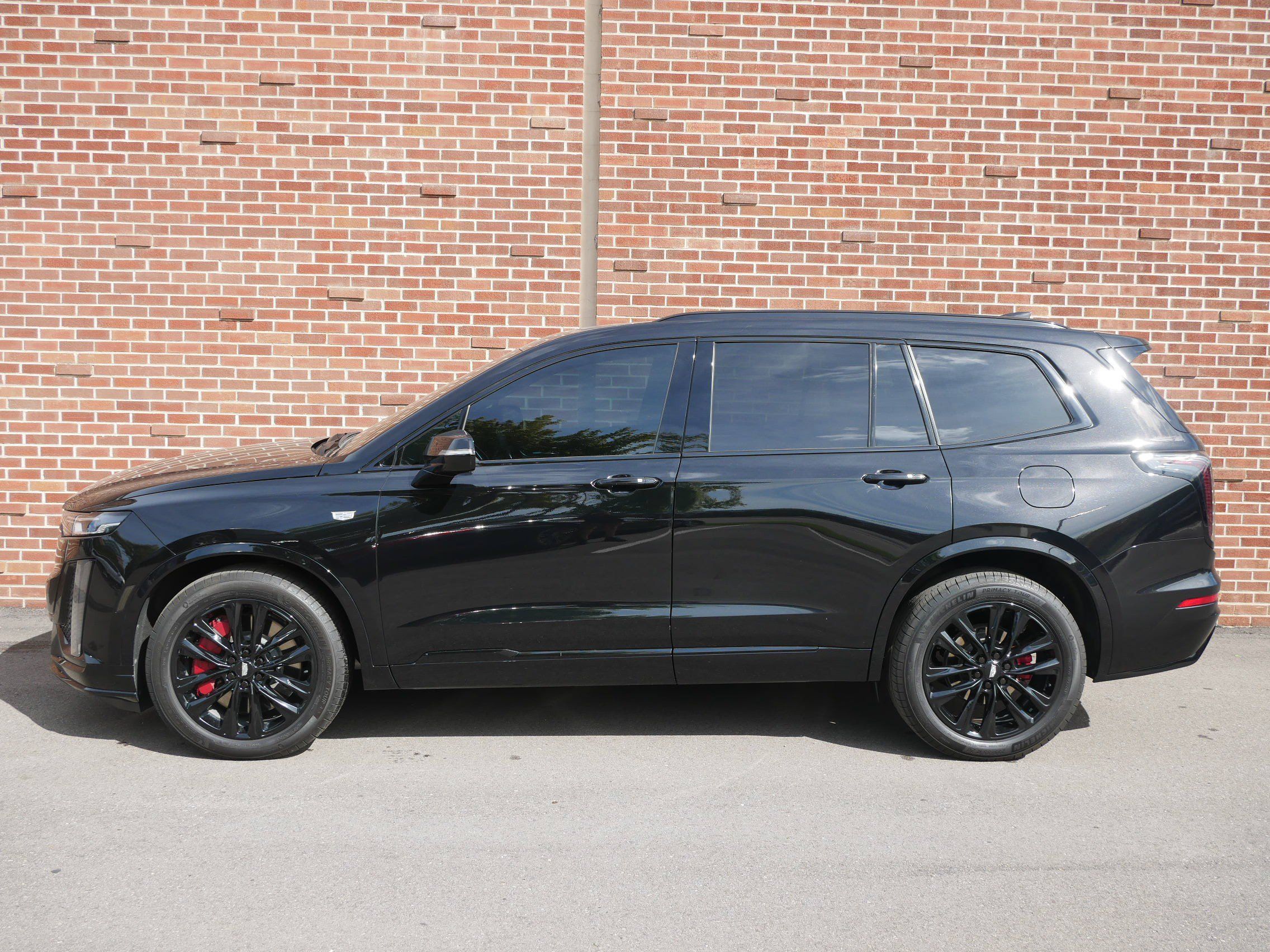 Used 2024 Cadillac XT6 Sport w/ LPO, ONYX Package AWD/4WD image 2