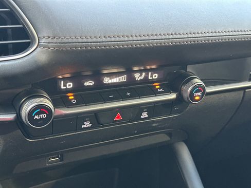 Used 2021 MAZDA MAZDA3 s image 26