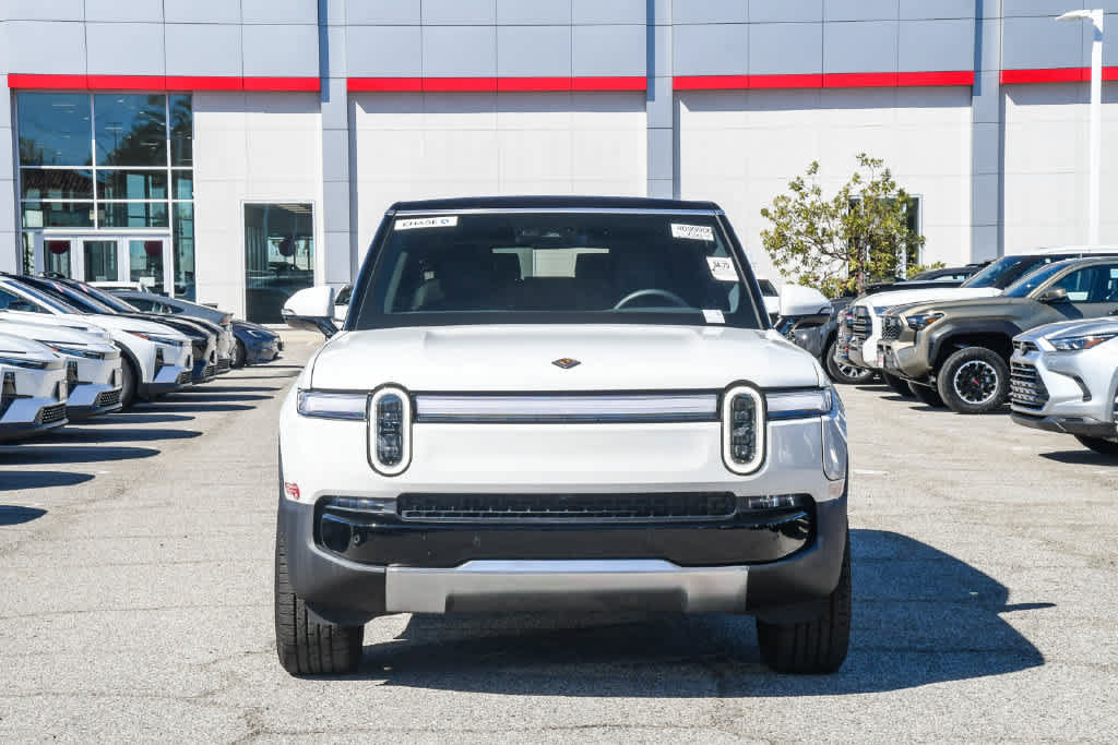 Used 2025 Rivian R1S Adventure Dual AWD/4WD image 2