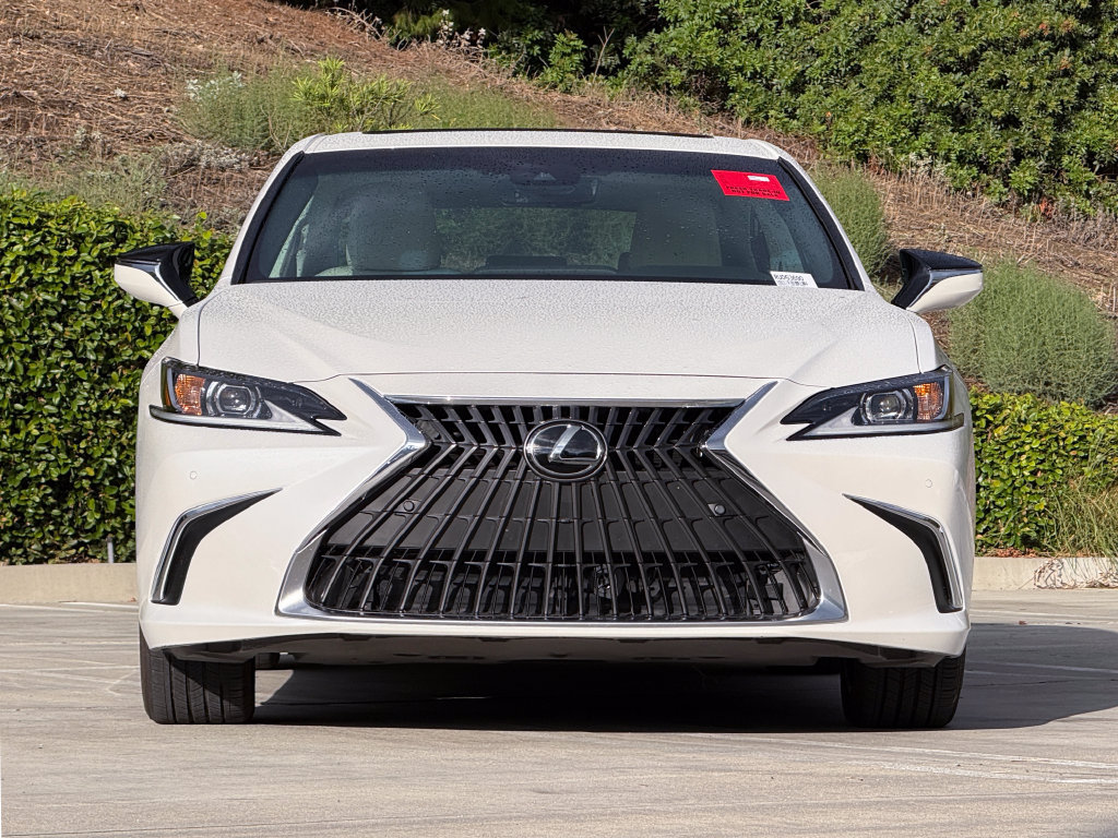 Certified 2024 Lexus ES 300h w/ Premium Package FWD image 4